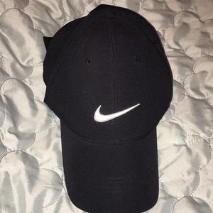 NWOT Black Nike Golf Hat